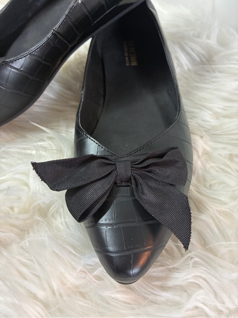 Kenneth Cole Reaction Black Croc-Texture Pointed Bow Flats - Picture 4 of 6